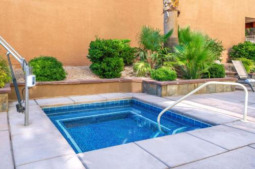 Piscina a Wingate by Wyndham - St. George o a prop