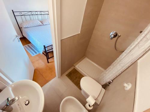 a small bathroom with a sink and a toilet at B&B Villino Margherita in San Lazzaro di Savena