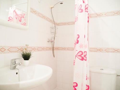 Kúpeľňa v ubytovaní Apartamentos Marineu Cala Gonzalez