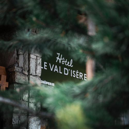 a picture of a sign that saysnatural levaludene at Hotel & Spa Le Val d'Isère in Val dʼIsère