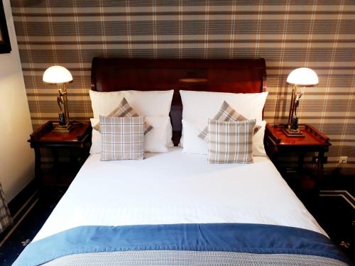 Ένα ή περισσότερα κρεβάτια σε δωμάτιο στο Hotel Windsor