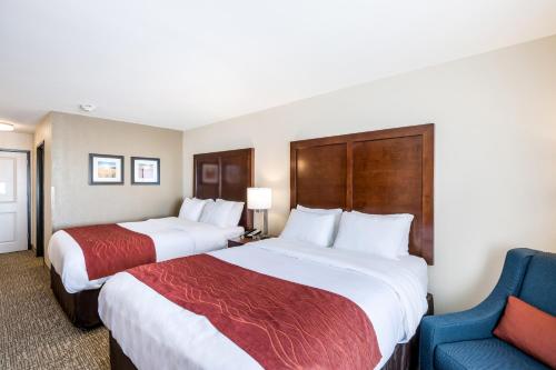 Кровать или кровати в номере Comfort Inn Bonner Springs Kansas City