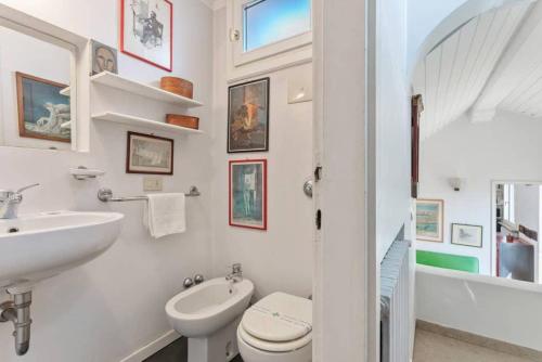 a white bathroom with a sink and a toilet at ֍ Splendido Attico - Arsenale - con Terrazza ֍ in Venice