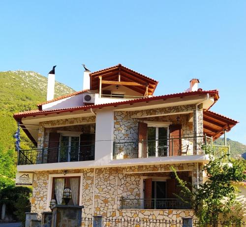 Το κτήριο όπου στεγάζεται  ο ξενώνας