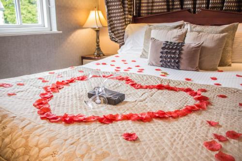 a heart made out of roses on a bed at The Howbeck & The Retreat Central location, incl off-site Health Club and parking EV point available, GREAT DEALS ON in Windermere