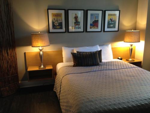 Cama o camas de una habitación en Touchstone Hotel - City Center