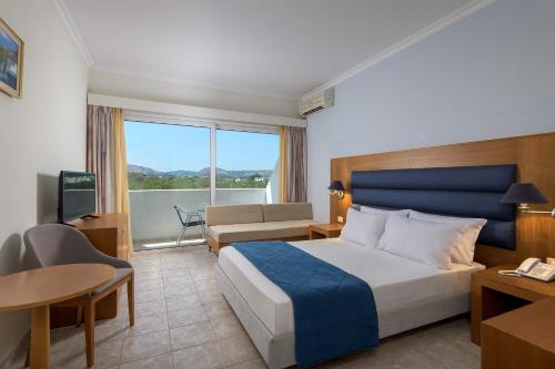 Postel nebo postele na pokoji v ubytování Lydia Maris Resort & Spa