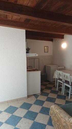 Near beach - Apartment Butiga