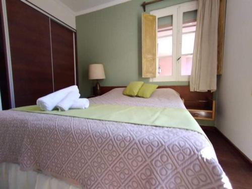 a large bed in a bedroom with a window at Hosteria Uruguay in Piriápolis