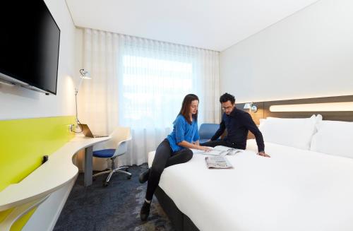 Voodi või voodid majutusasutuse Holiday Inn Express Sydney Macquarie Park by IHG toas