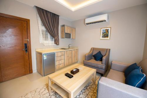 a small living room with a couch and a table at شقق قصر السفير in Riyadh