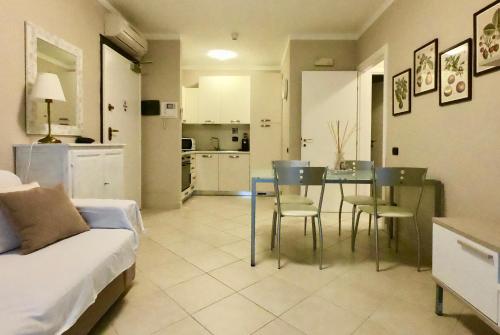 a living room with a bed and a table and chairs at Michelangelo rta in Cinquale