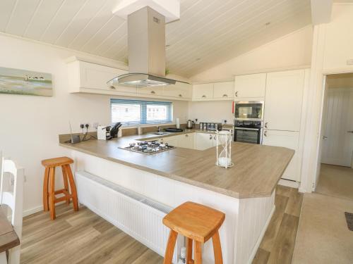 Dapur atau dapur kecil di Pentney Lodge