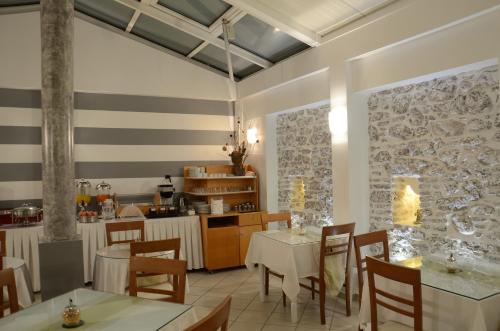 Reštaurácia alebo iné gastronomické zariadenie v ubytovaní Marie Palace