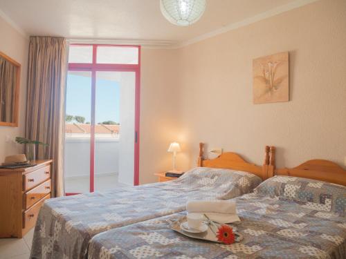 Postel nebo postele na pokoji v ubytování Apartamentos Marineu Playa Romana