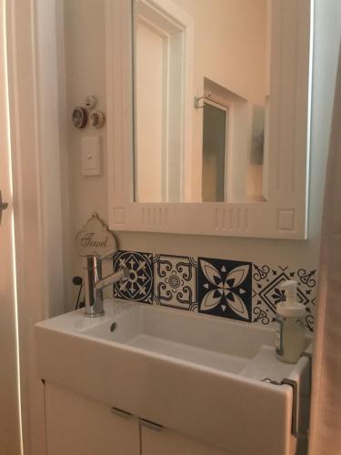 a bathroom with a sink and a mirror at Yellow Gum Bed and Breakfast in Katanning