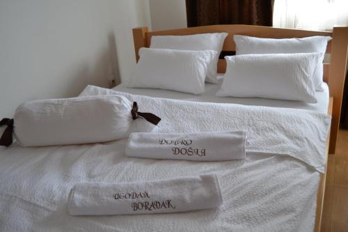 two beds with white sheets and towels on them at Galtex in Pale