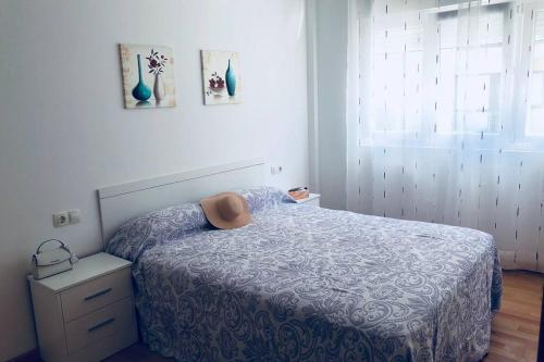 A bed or beds in a room at 1ª línea de playa rodeado de naturaleza