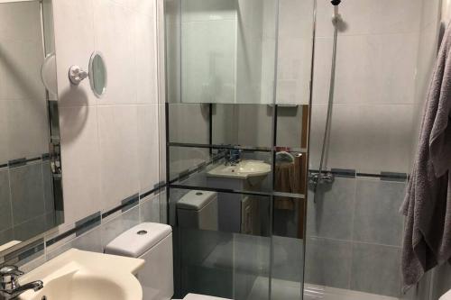 A bathroom at 1ª línea de playa rodeado de naturaleza