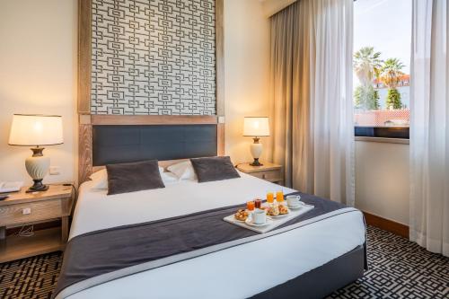 
Een bed of bedden in een kamer bij Hotel Mundial
