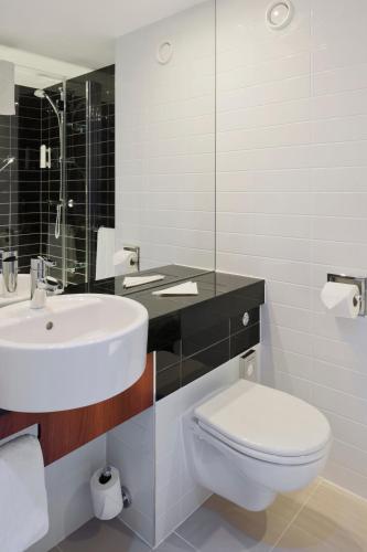 Standard Twin Room with Free Hot Breakfast