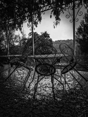 a table and chairs sitting next to a table at B&B Château de Fajac la Selve in Pech-Luna