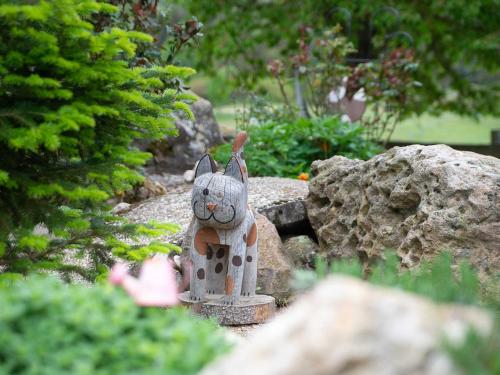 a figurine of a cat sitting on a rock at Ennerla Hof in Pottenstein