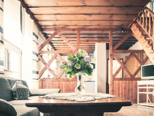 a vase of flowers on a table in a living room at Ennerla Hof in Pottenstein