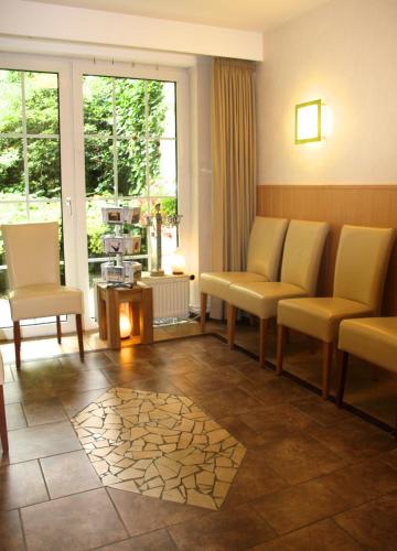 a waiting room with chairs and a table at Hotel Pension Fortuna in Bad Bevensen