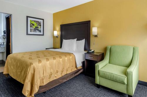 A bed or beds in a room at Quality Inn Verona - Staunton North