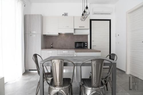 a kitchen with a table and chairs in a room at Du Lac Aparments in Desenzano del Garda