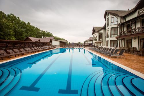 Georg Park Hotelの敷地内または近くにあるプール