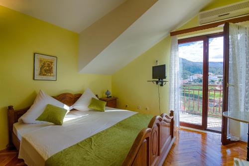 a bedroom with a bed and a large window at Bed & Breakfast Senator in Podstrana