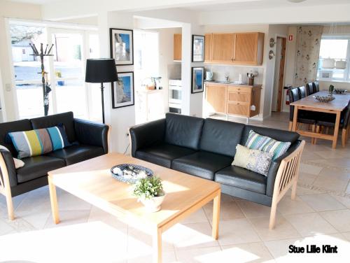 a living room with a couch and a table at Tiendegaarden Møns Klint in Borre