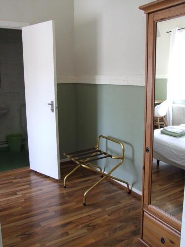 a room with a mirror and a bed and a dressing table at Skålleruds Gård in Åsensbruk