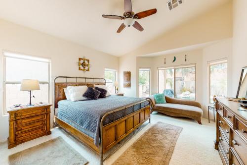 Ένα ή περισσότερα κρεβάτια σε δωμάτιο στο Oro Valley #2012