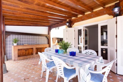 Casa Ajabo with heateable pool