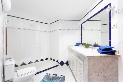 Ένα μπάνιο στο Casa Ajabo with heateable pool