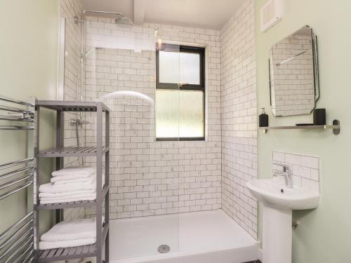 A bathroom at Baldwins Hill Cottage