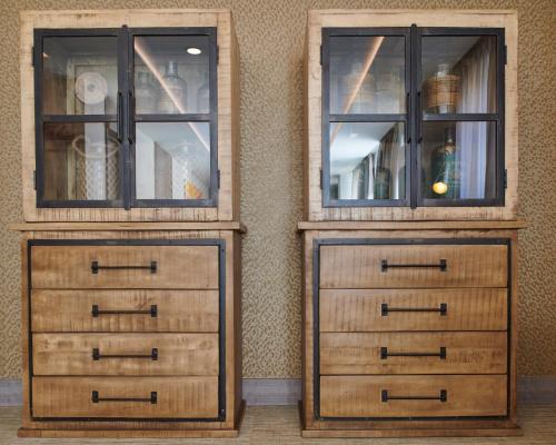 two dressers with windows in a room at Ansares Hotel in Tarancón