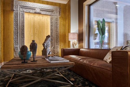 a living room with a couch and a table at Ansares Hotel in Tarancón