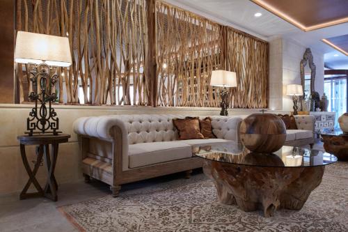 a living room with a couch and a table at Ansares Hotel in Tarancón