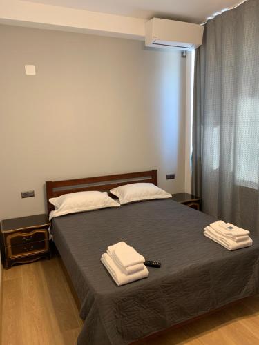 Un pat sau paturi într-o cameră la NIKO’S HOUSE