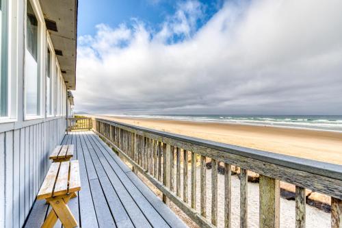 Gallery image of Friend-Ship in Rockaway Beach