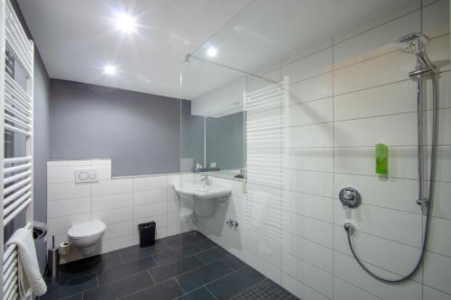 Bilik mandi di SL'otel im Parforcehaus