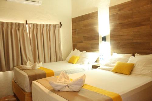 a hotel room with two beds and a window at Hotel Bahia del Sol in La Herradura