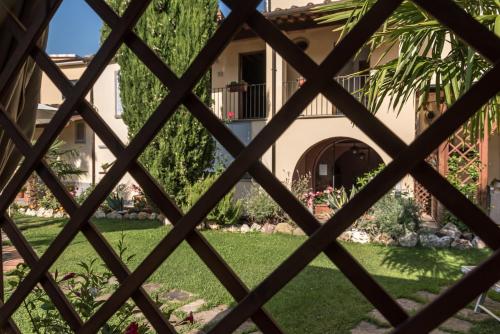 a view from a window of a house with a yard at Residence Le Gagli arde in Arezzo