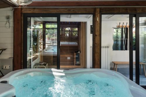 a bath tub in the middle of a room at Residence Le Gagli arde in Arezzo