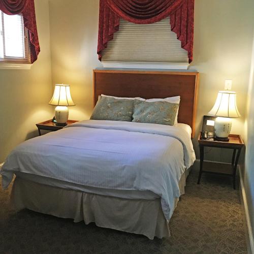a bedroom with a large bed with two lamps at Morris House Hotel in Philadelphia