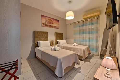 a hotel room with two beds in a room at Alexia's Apartments in Rio